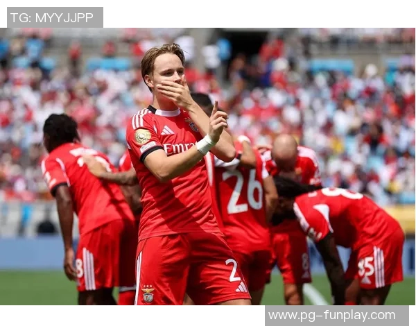 国王杯精彩对决拜仁狂胜本菲卡五球引发全场热议