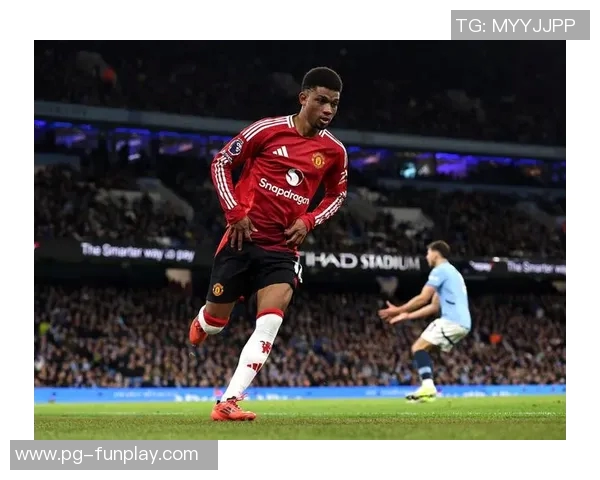 意甲焦点战:本菲卡与曼联激战成平局绝杀瞬间引发全场热烈反响 意甲焦点战:本菲卡与曼联激战成平局绝杀瞬间引发全场热烈反响