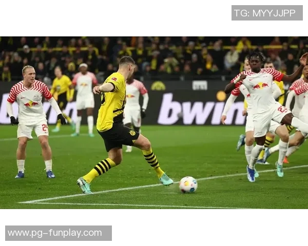 国王杯激战：多特蒙德与里昂2-2平乌龙球成比赛转折点